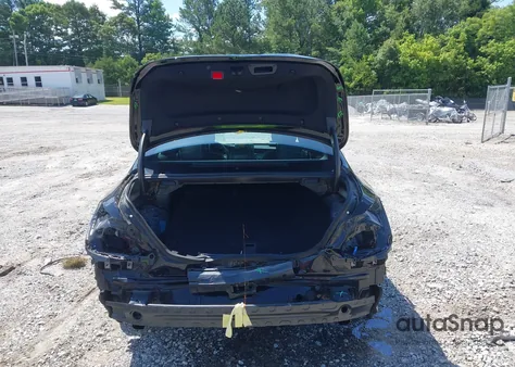 2018 Mercedes-Benz C 300 z USA, uszkodzony, nr VIN 55SWF4JB3JU279848